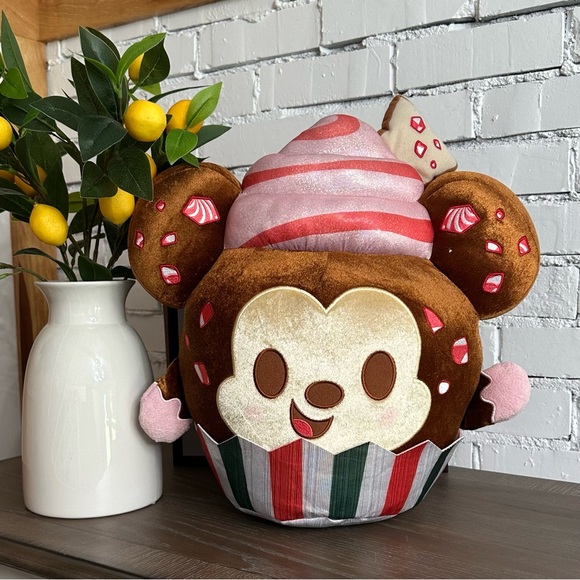 Disney Mickey Mouse Peppermint Bark Cupcake Munchling - Picture 2 of 9